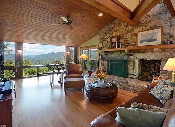 3rd image of 220 Silverbell Ln