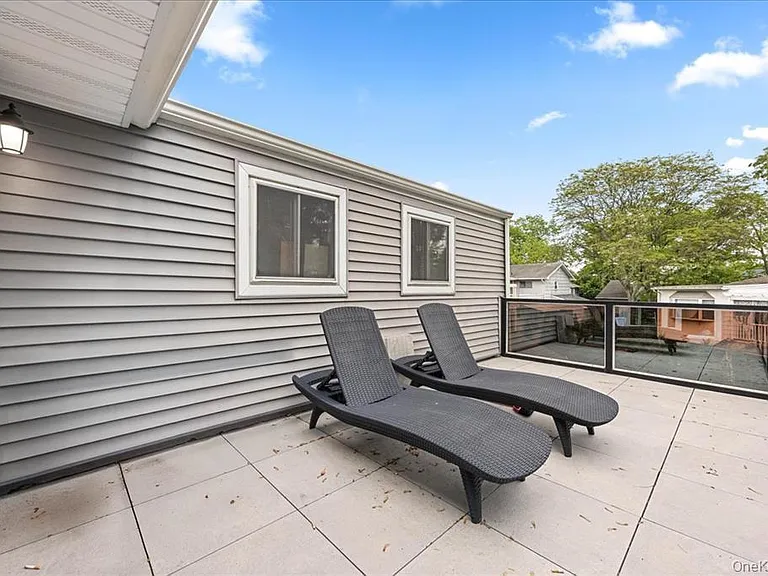 1127 Fordham Ln — Photo 40
