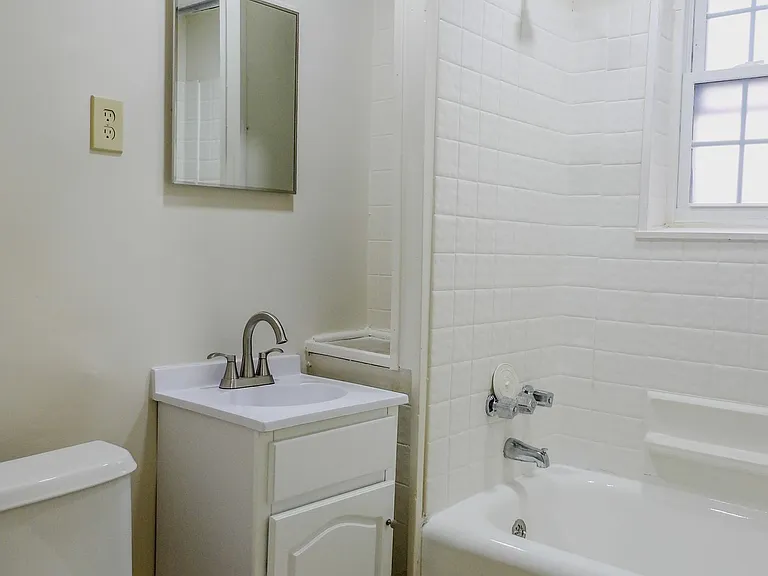 775 E. Broad St — Photo 29