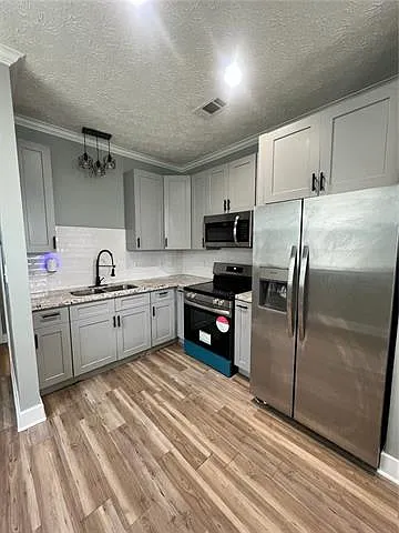 1900 Hollygrove St — Photo 3