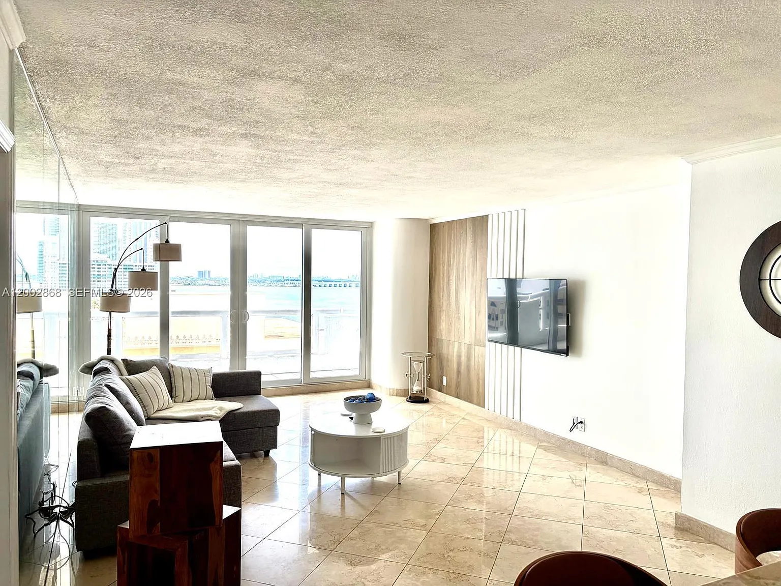 Venetia Condo — Photo 4