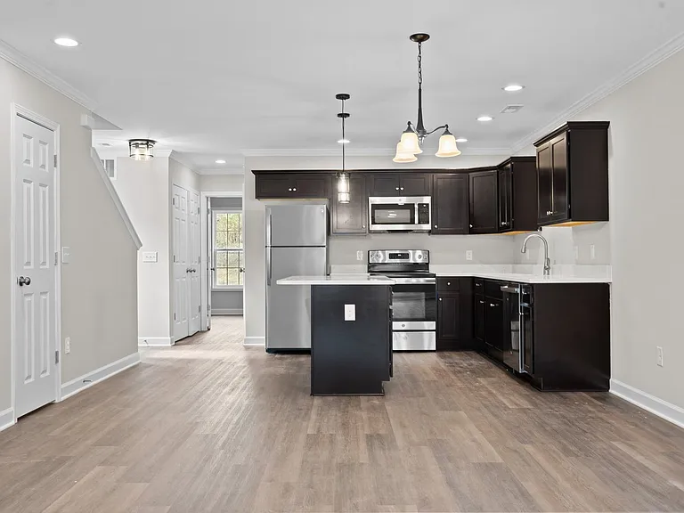 122 Laura Ln — Photo 3