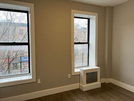 5th image of 228 E 116th St APT 9
