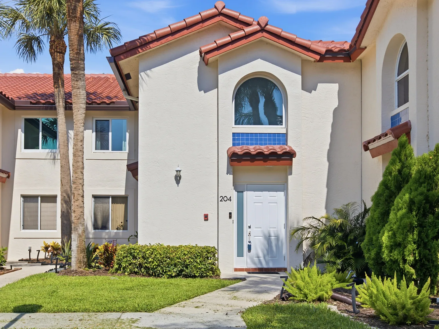 3 bed, 2.0 bath, 1436 sqft, $3,250 — Photo 2