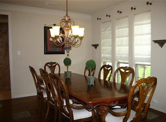 4th image of 233 Sheila Ave