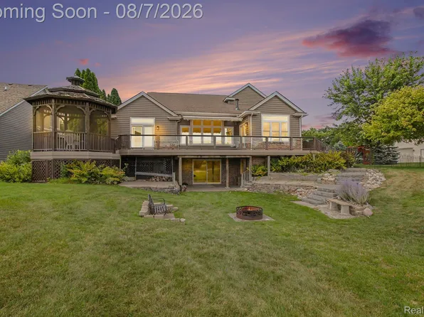 10654 W Braemar Dr, Holly, MI 48442