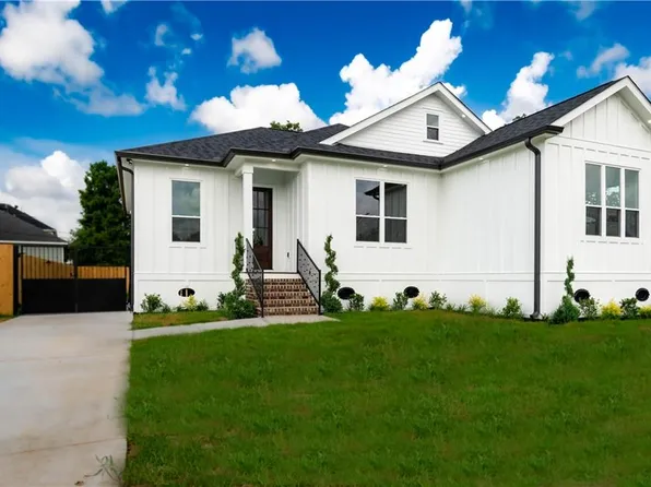 220 Doerr Dr, Arabi, LA 70032