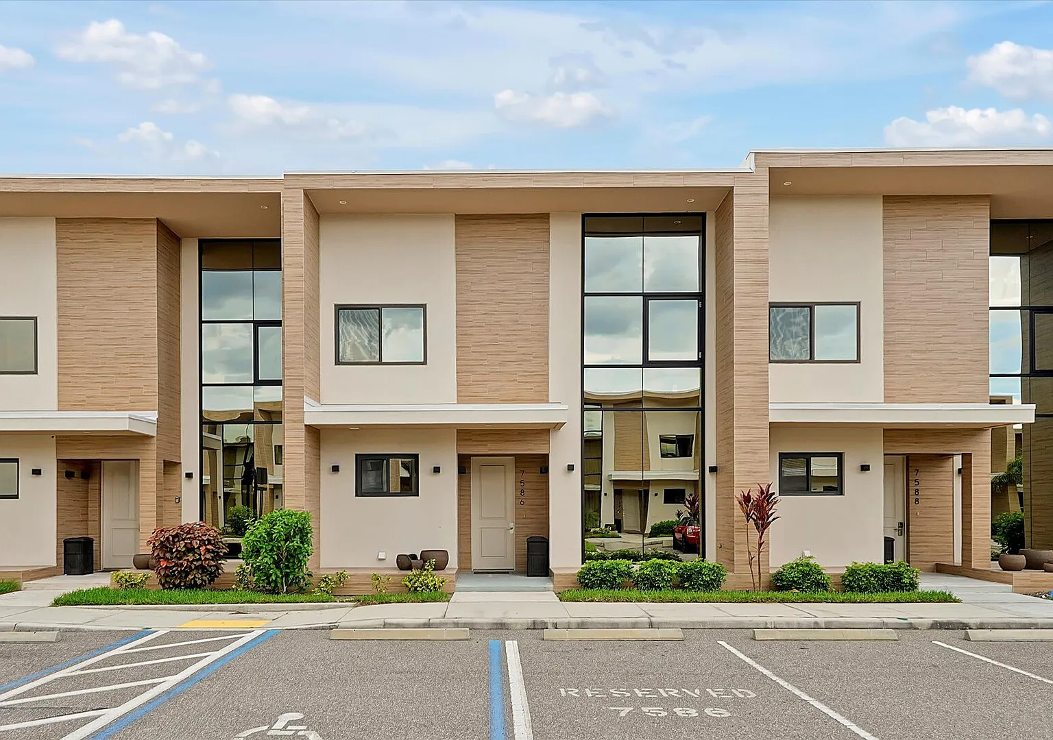 Spacious Luxury 4BR suite near Disney — Photo 4