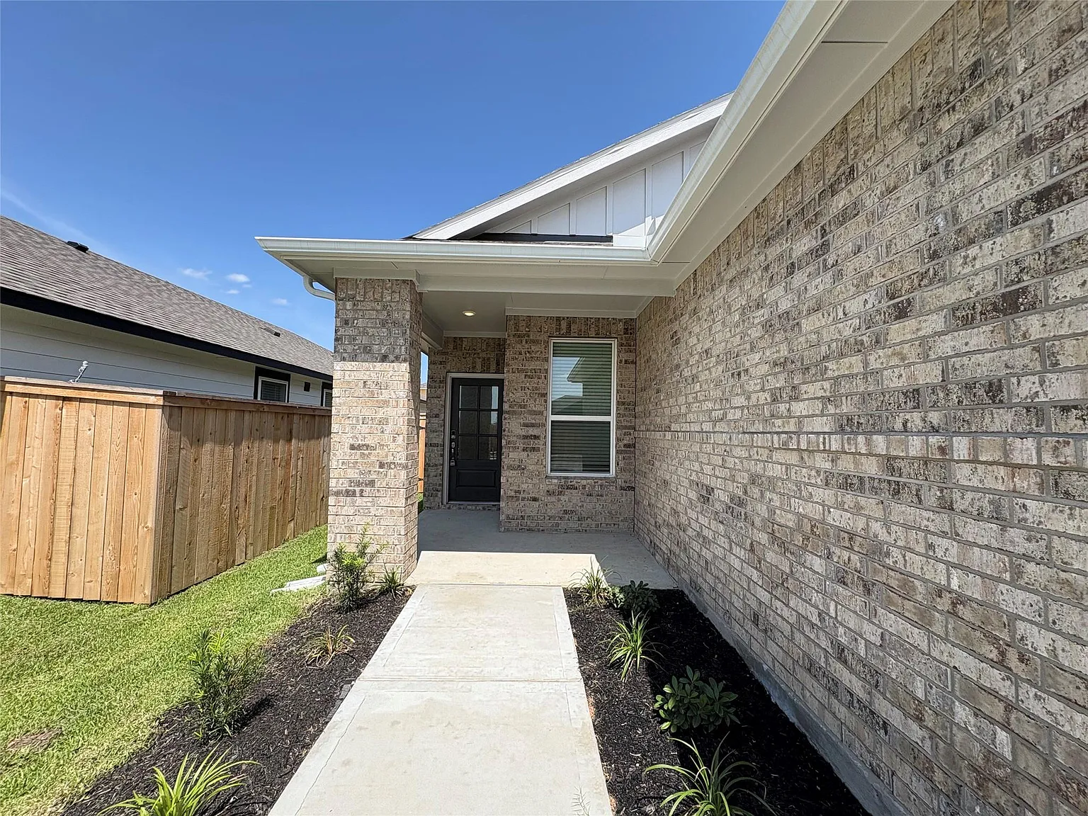 3 bed, 2.0 bath, 1405 sqft, $1,950 — Photo 2