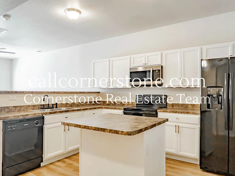 2138 Phillips Aly — Photo 2