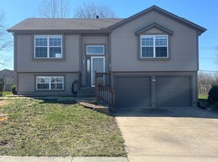 1407 Spruce Dr, Greenwood, MO 64034