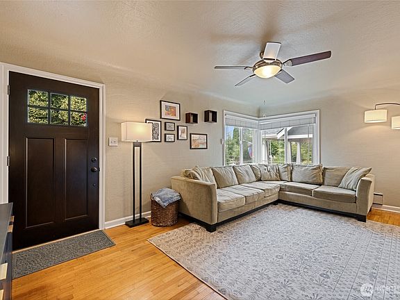 4th image of 4212 N 27th