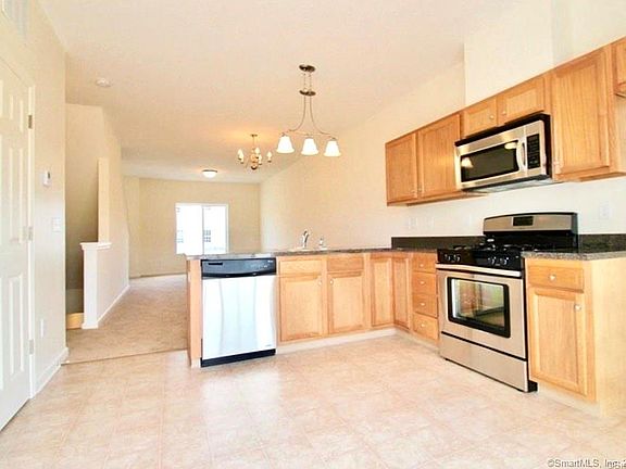 3rd image of 131 Pepin Pl #131