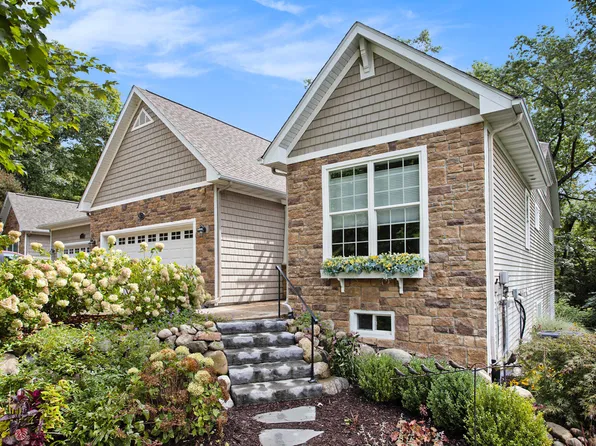 8126 Bay Arbor Dr, Augusta, MI 49012