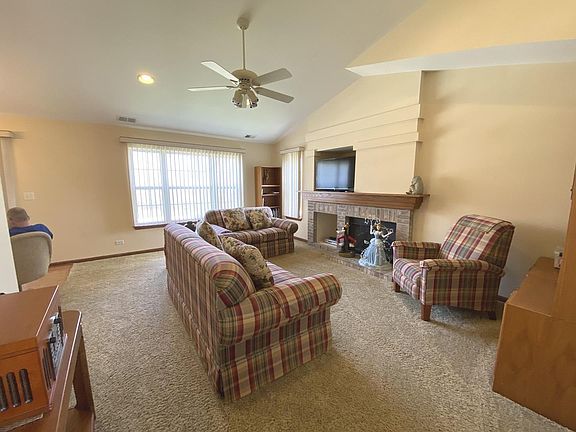 5th image of 566 Harvey Lake Dr
