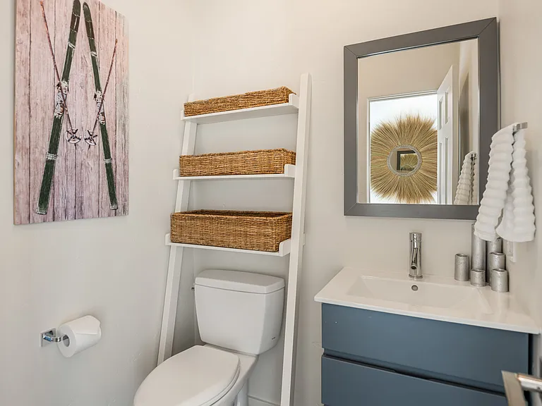 222 W Hopkins Ave — Photo 18