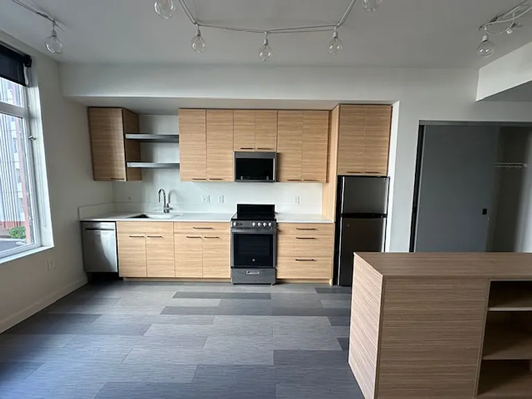 Ferry Street Manor — Photo 11