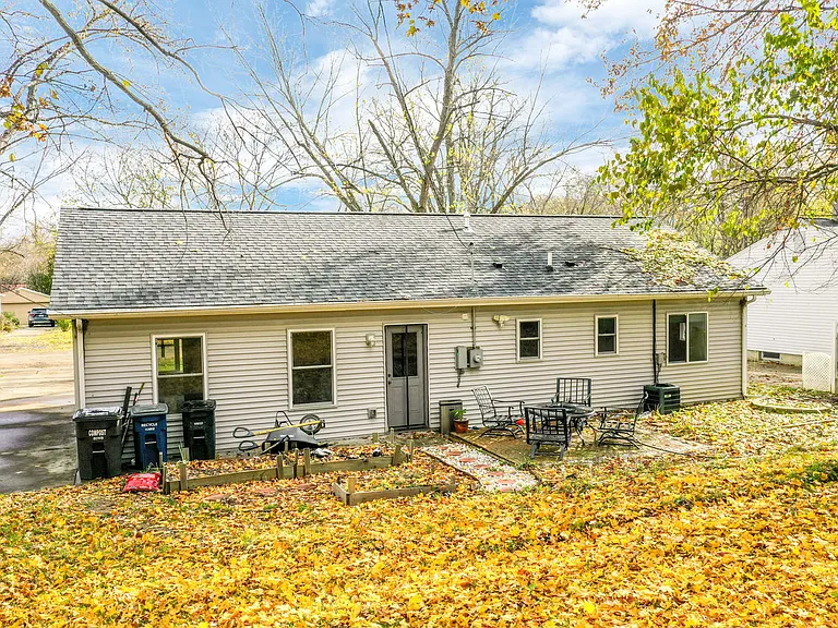 2434 Pinecrest Ave — Photo 35