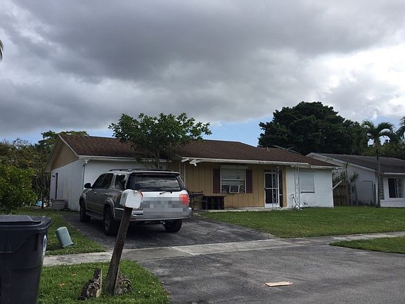 3rd image of 504 SW 76th Ter