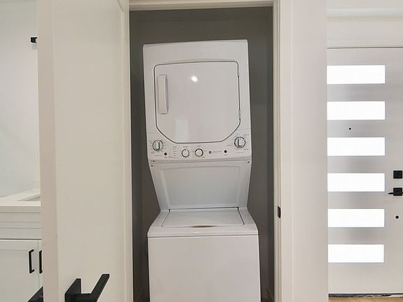 4th image of 10843 Peach Grove St #1/4