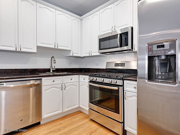 3rd image of 2732 N Lincoln Ave APT 4
