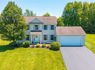 1154 Sweet Creek Cir, Webster, NY 14580