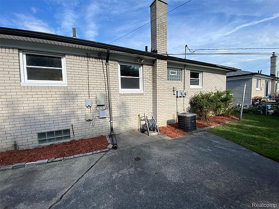 4th image of 25335 Pattow St
