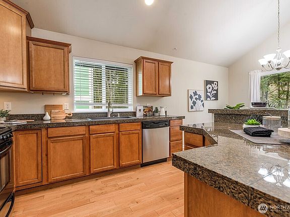 5th image of 4384 Dutchess Place SE