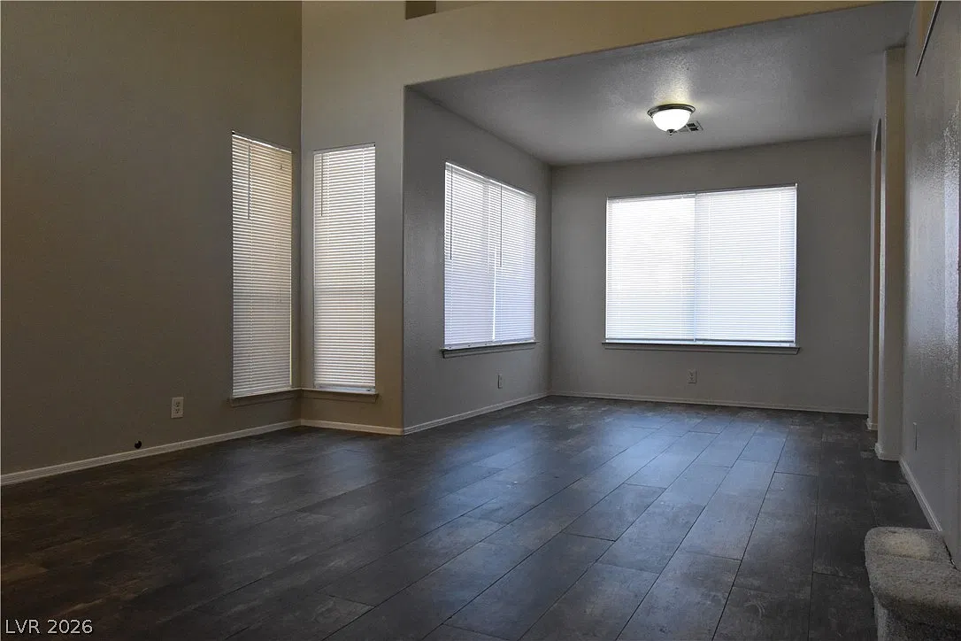 4 bed, 2.5 bath, 2055 sqft, $2,200 — Photo 3