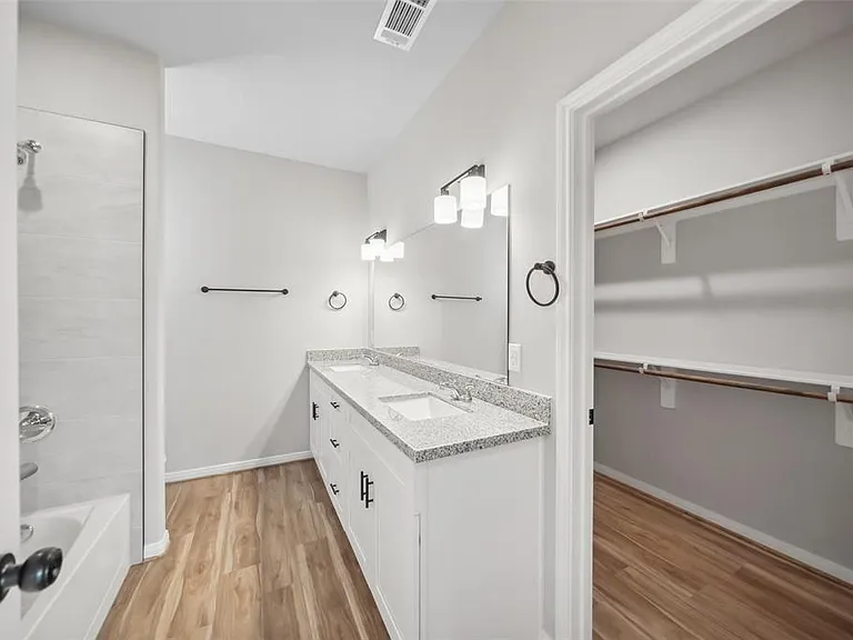 800 N Thompson St — Photo 23