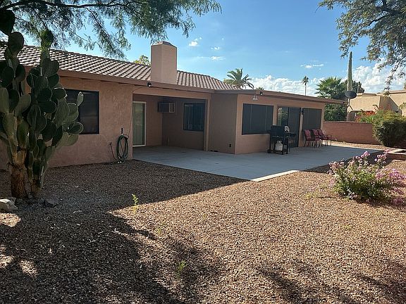 2nd image of 1141 N Paseo Del Cervato