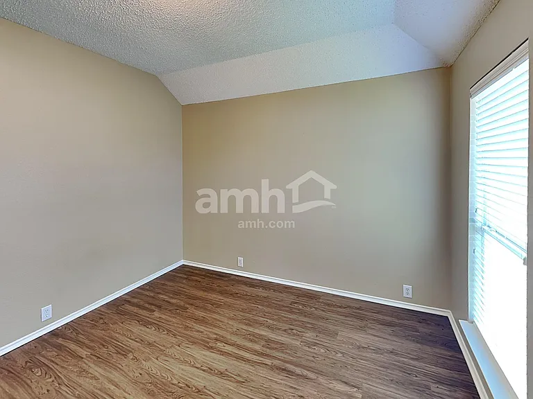 304 Double Oak Ln — Photo 15
