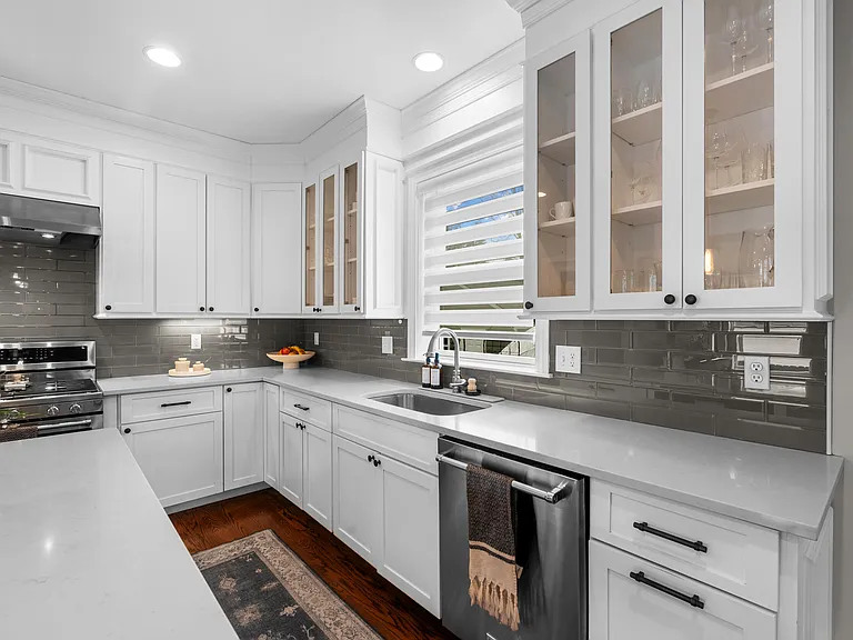 819 Irving Ave — Photo 35
