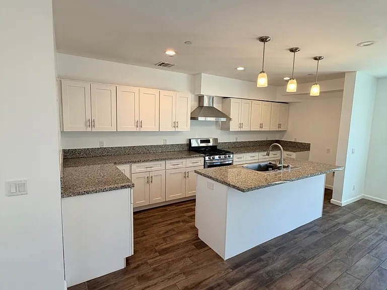 2640 Pickens Ave — Photo 5