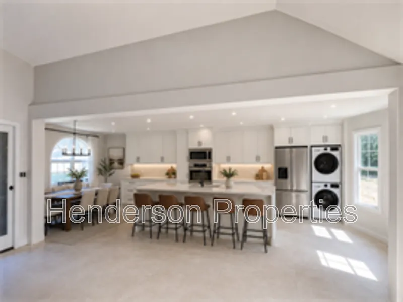 3 bed, 2.0 bath, 1381 sqft, $2,200 — Photo 2