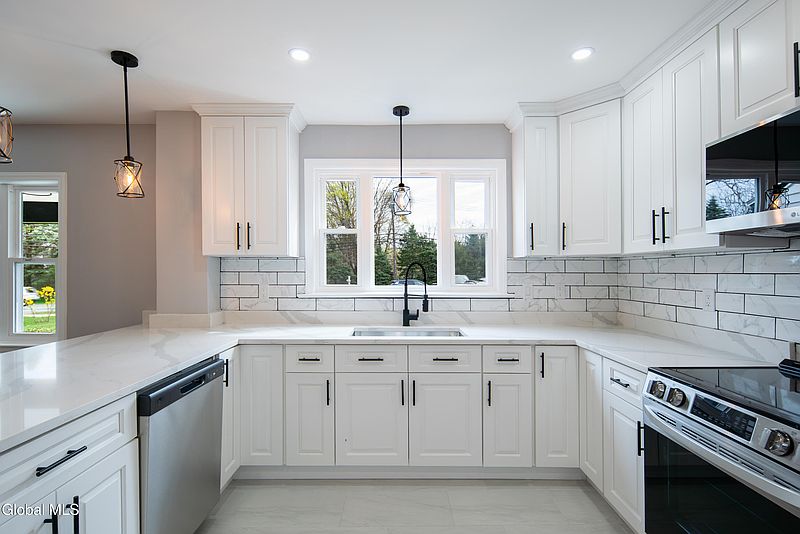 3rd image of 572 New Loudon Road