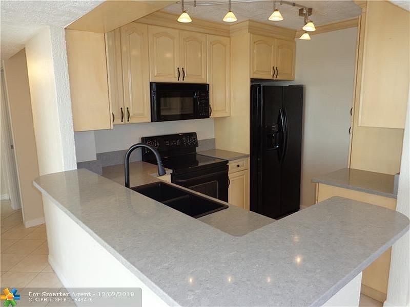 1st image of 1625 SE 10th Ave APT 601