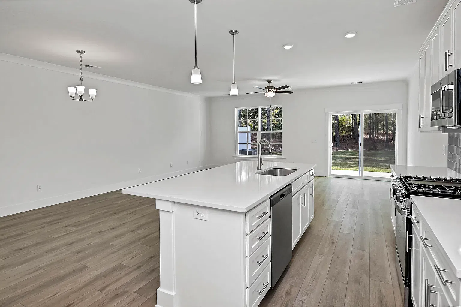 3 bed, 2.5 bath, 1886 sqft, $2,600 — Photo 3