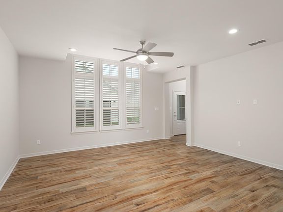 3rd image of 2469 Grove Ln