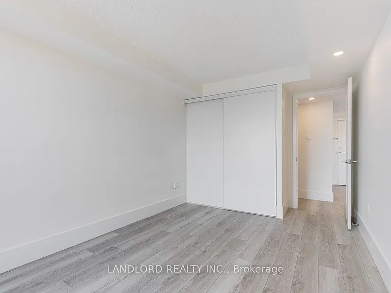 725 King St W #611 — Photo 13