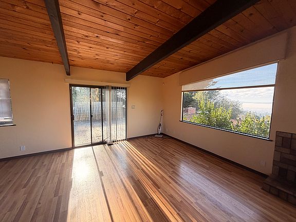 3rd image of 1742 Manzanita Dr