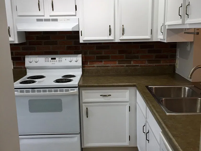 917 Lynwood Ct — Photo 7