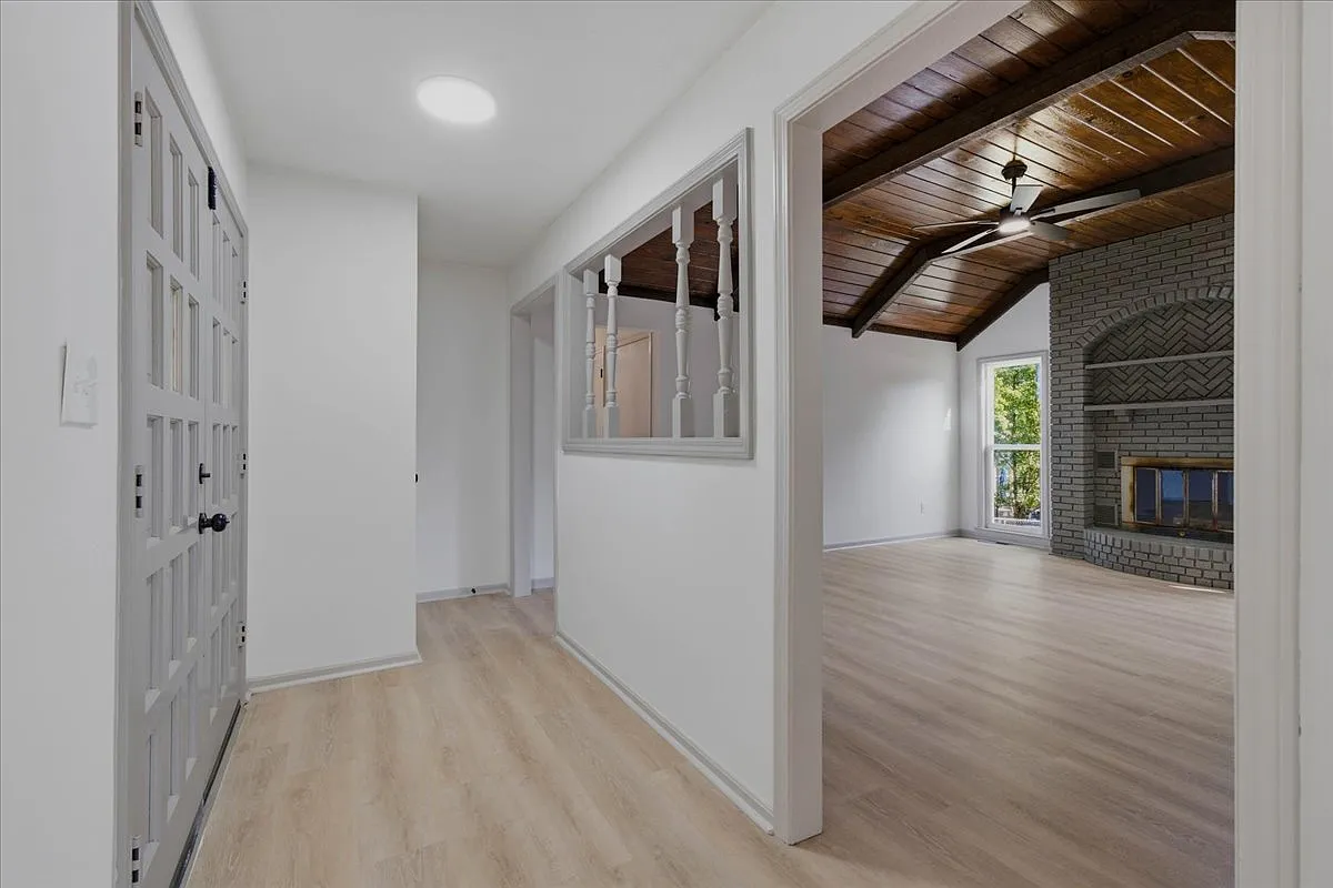 3 bed, 2.5 bath, 1898 sqft, $2,699 — Photo 3