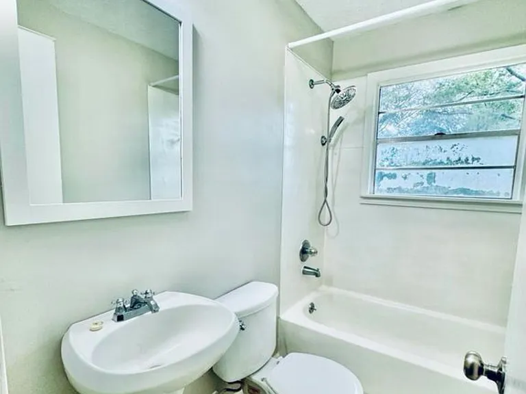 246 Marilyn Dr — Photo 2