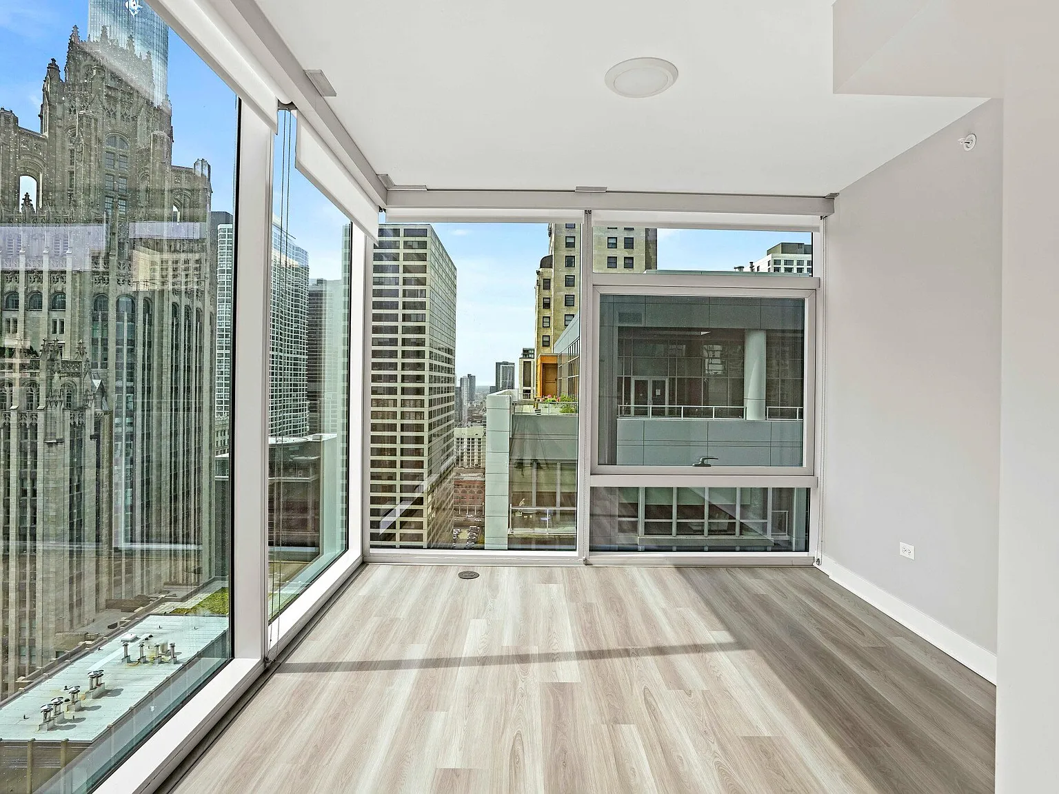Beautiful Streeterville 2 Bedroom - Spacious — Photo 2