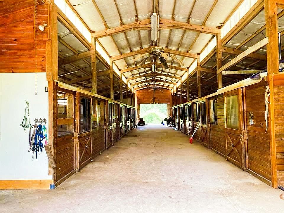 12 stall Barn