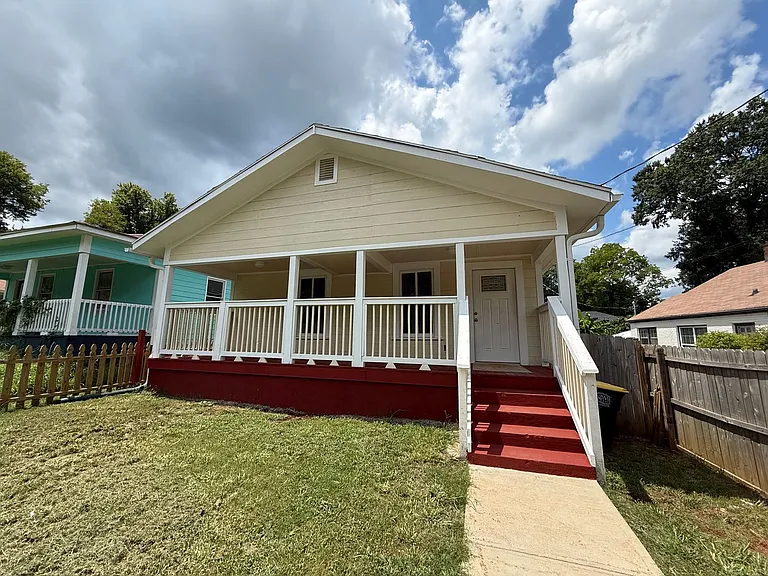 908 Darlington Way SW — Photo 1