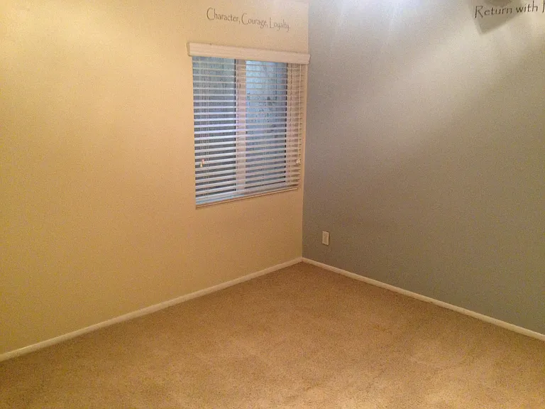 1639 E Saint Charles Pl — Photo 11