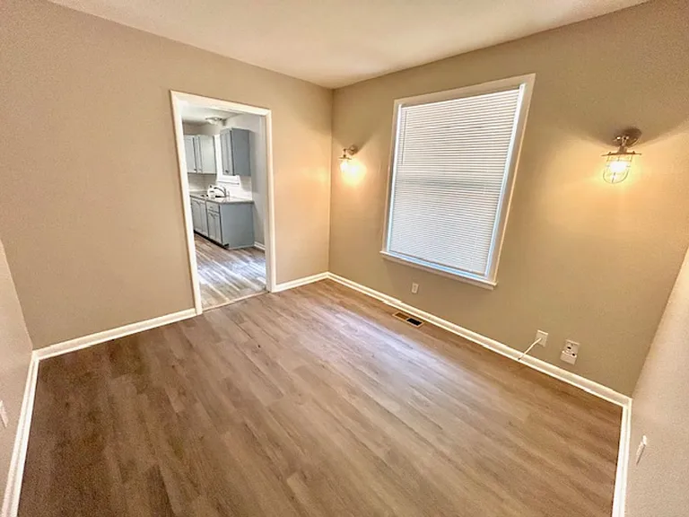 3902 Lakeview Dr — Photo 6
