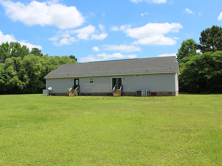 110 Fisher Dr — Photo 15